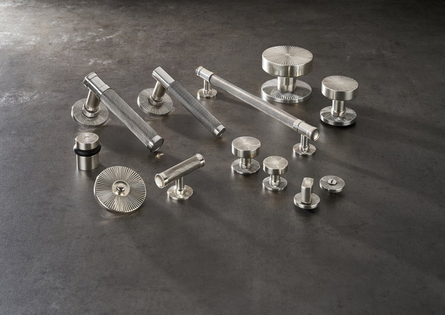 Мебельная фурнитура реклама