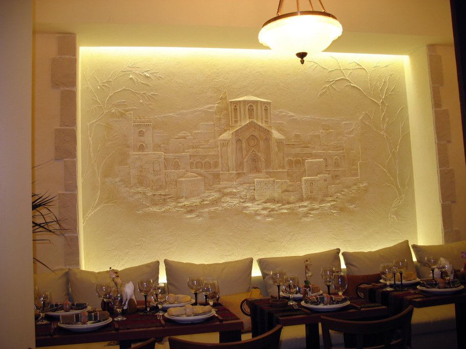 Барельеф с подсветкой