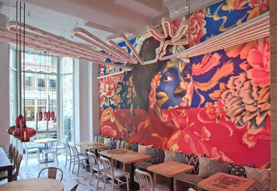 Живопись в интерьере кафе