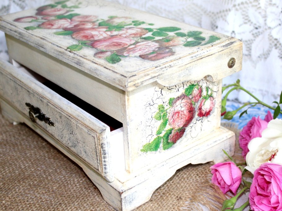 Декупаж комодика в стиле Прованс