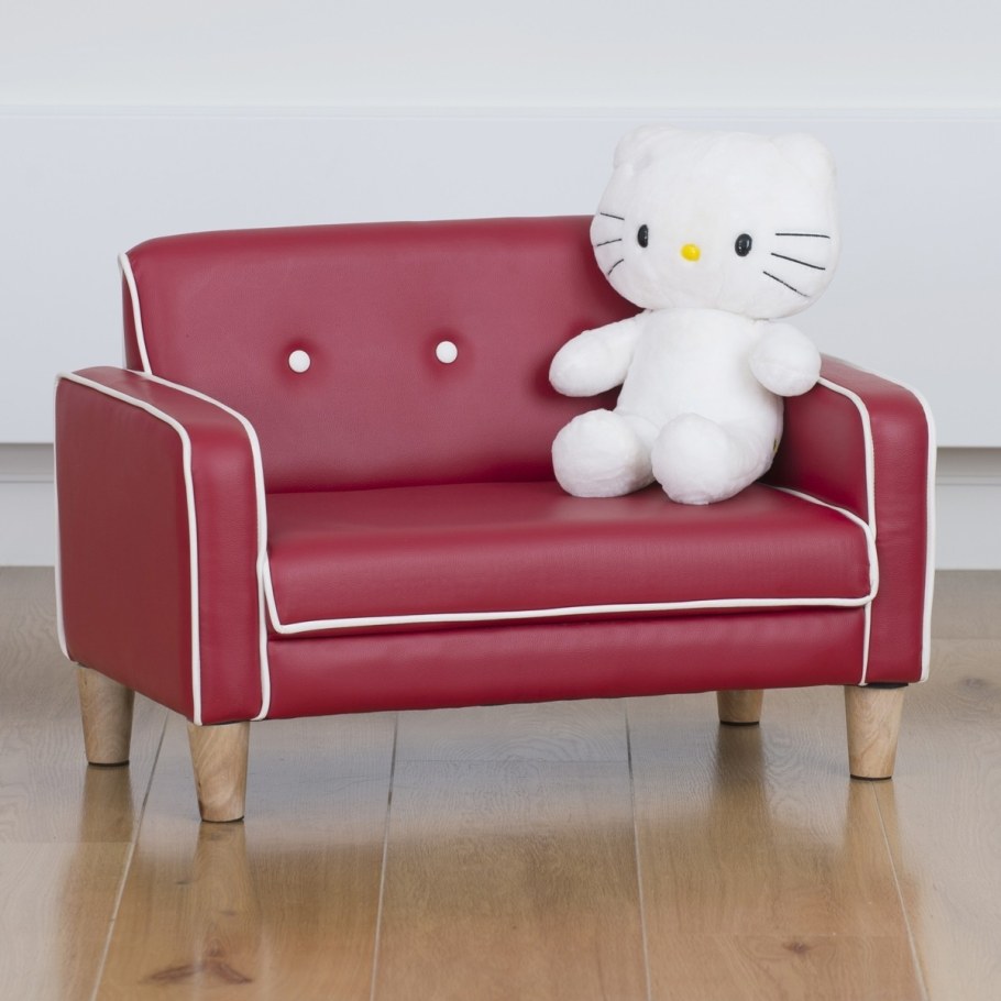 Маленький детский диванчик