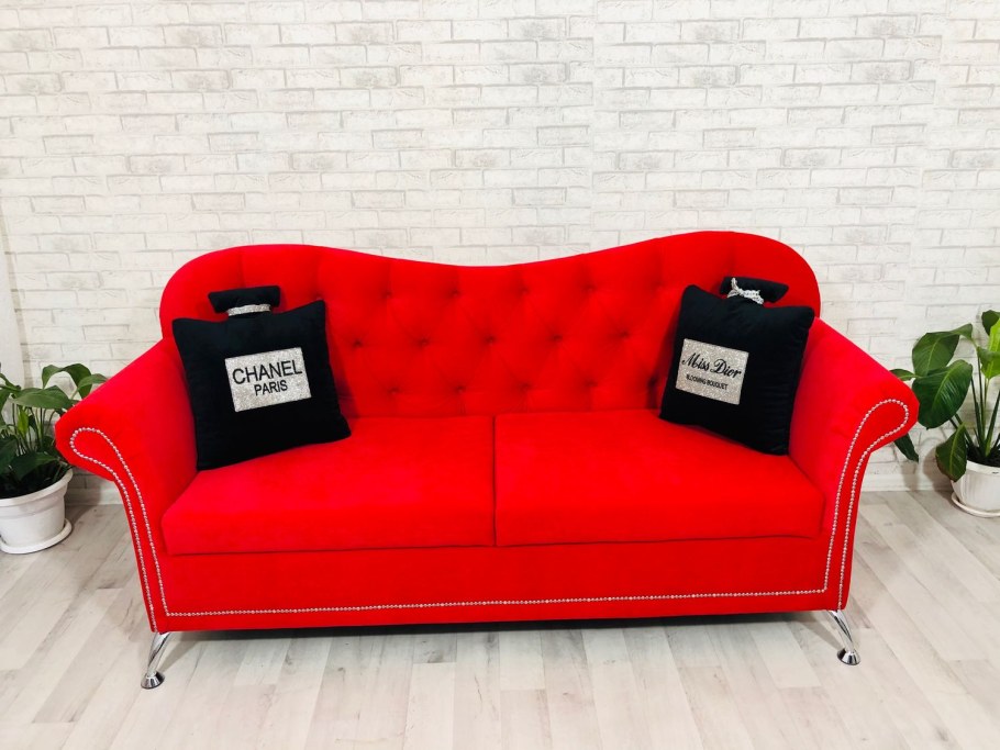 Диванчик с каретной стяжкой