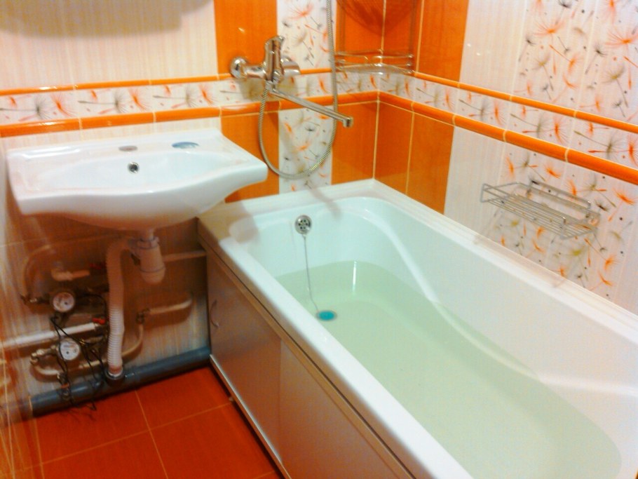 Бежевые стены в ванной