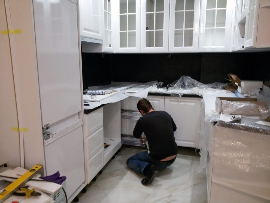 Сборщик кухонной мебели