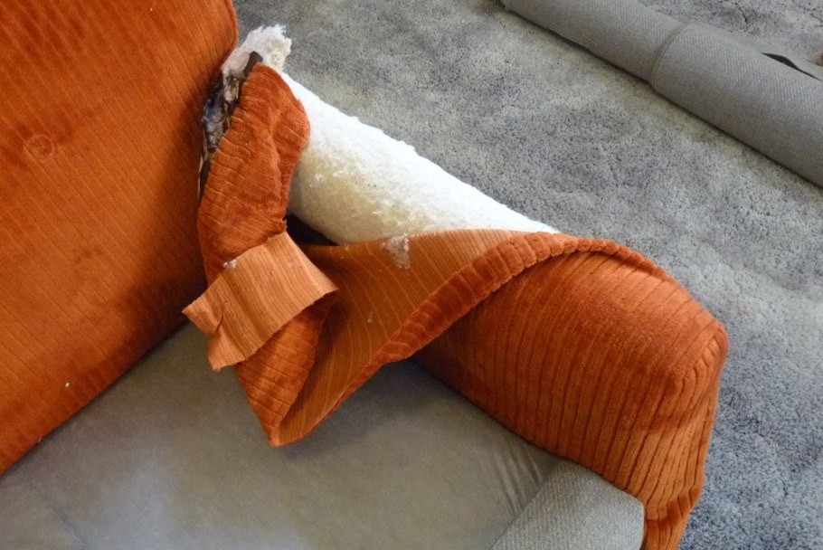 Шитье обивки для дивана