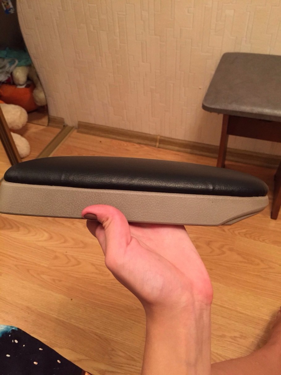 Обтянуть кожей подлокотник дивана