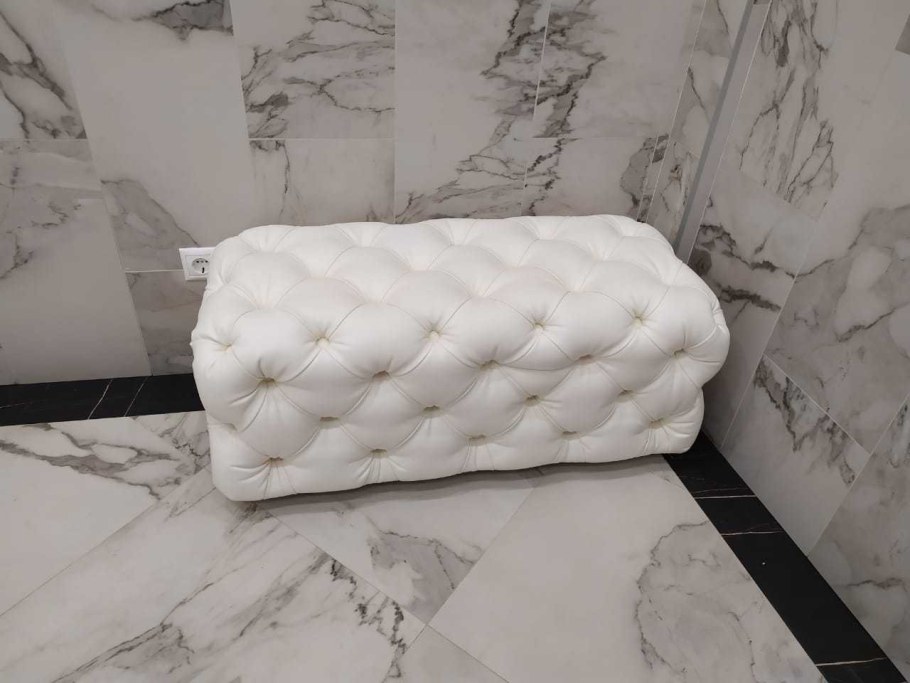 Складки на обивке дивана