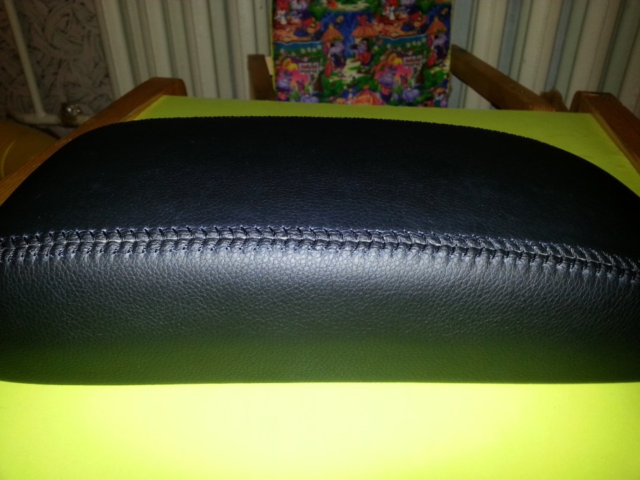 Накидка на подлокотник дивана