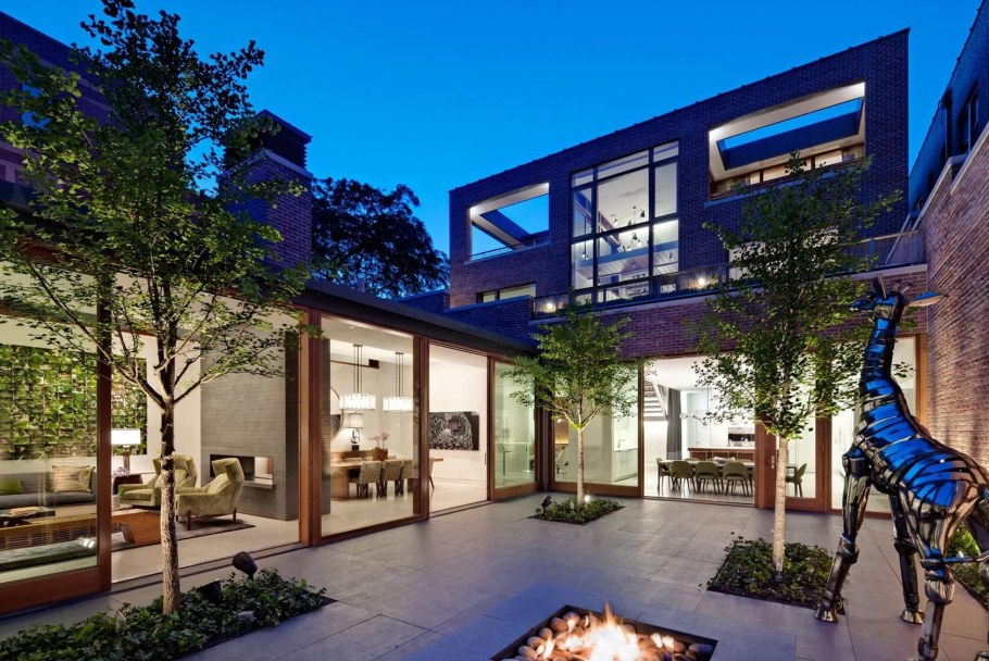 Загородный дом с внутренним двором