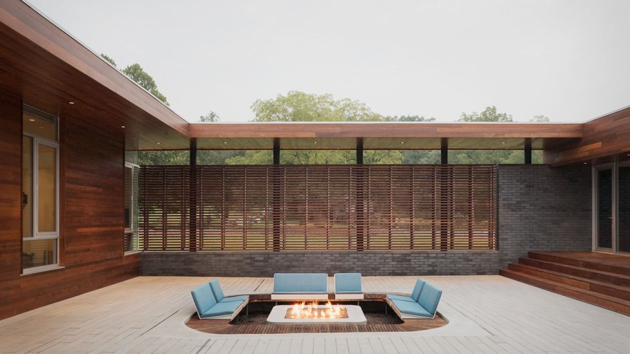 Загородный дом с внутренним двором