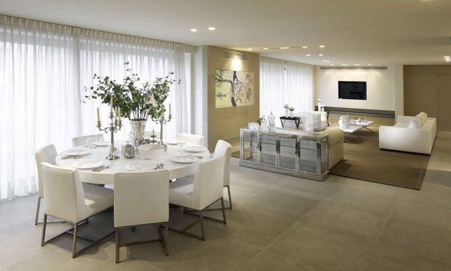 Гостиная с большим столом