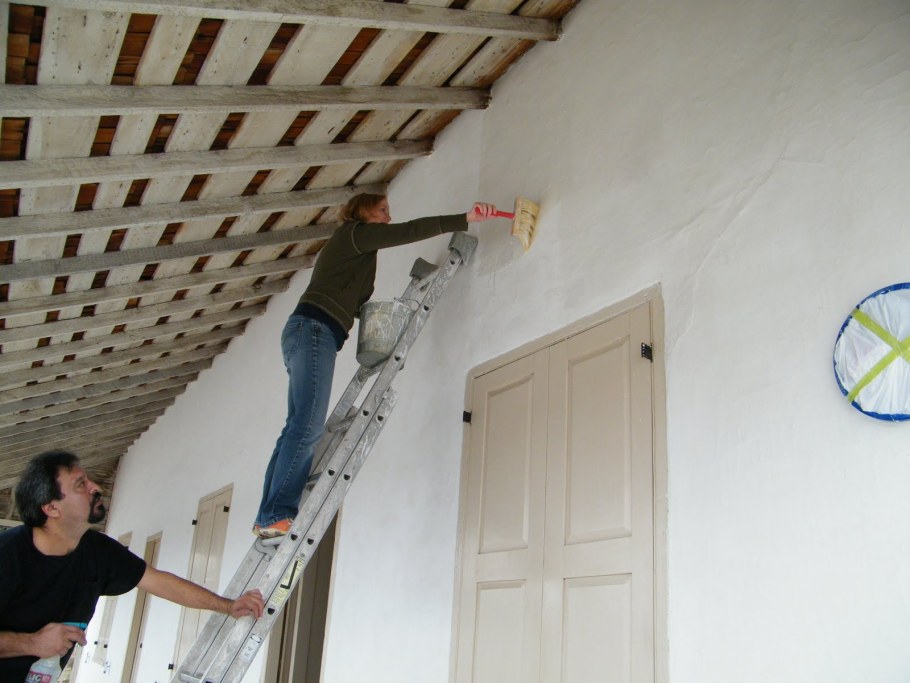 Грунтование потолка