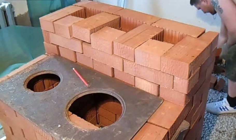 Выложить печь из кирпича
