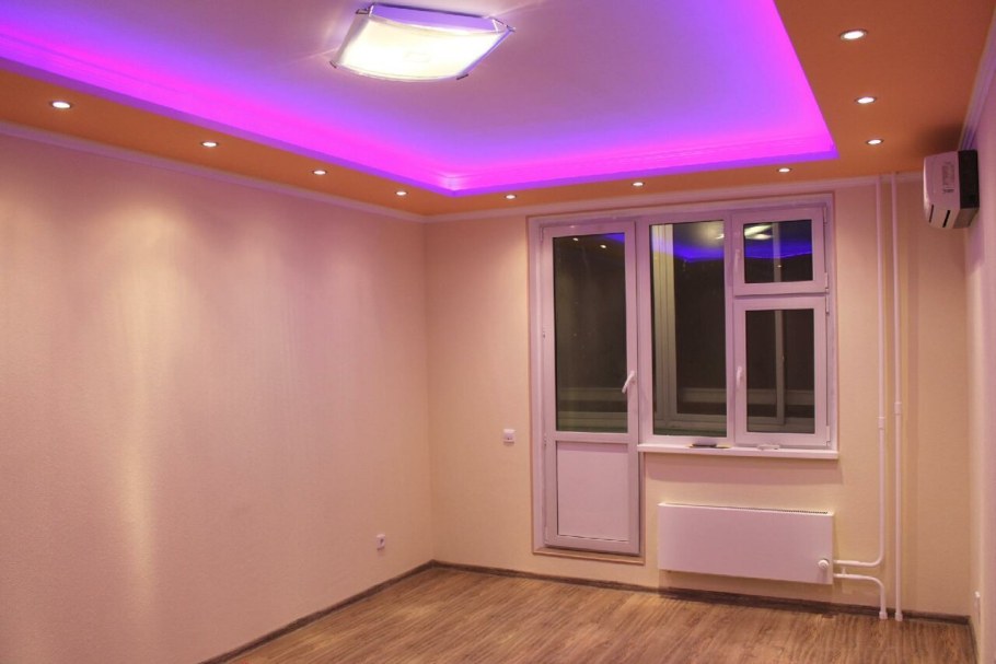 Натяжной потолок с эркером