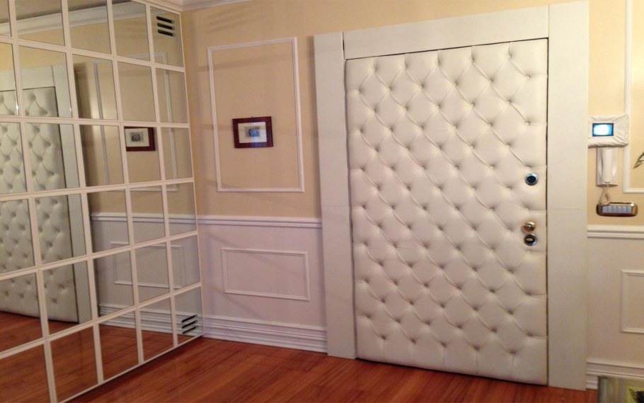 Входная дверь с каретной стяжкой