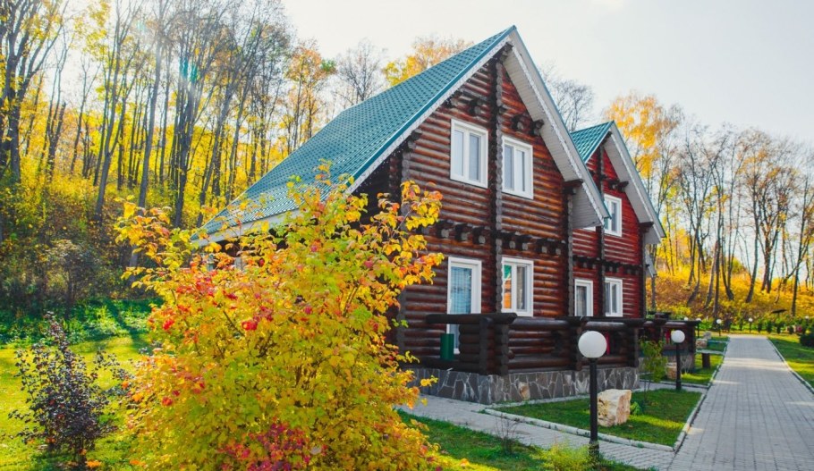 Дачный дом осень