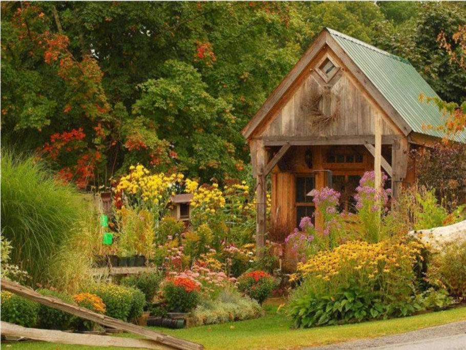 Деревянный домик с адом