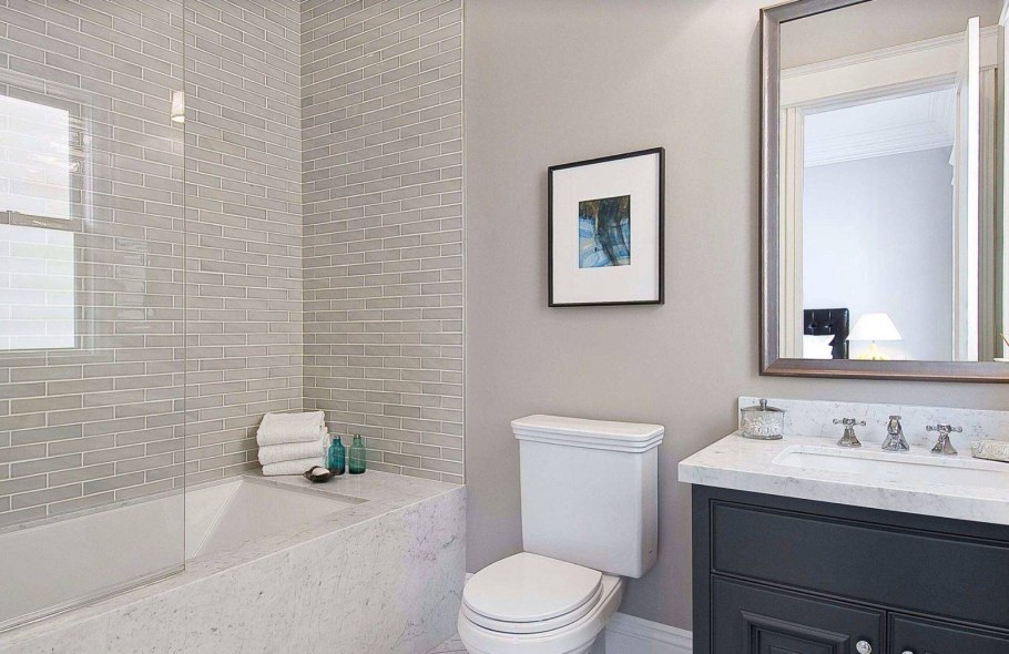 Комбинированная отделка ванной