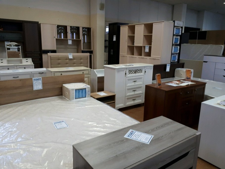 Склад мебельного магазина