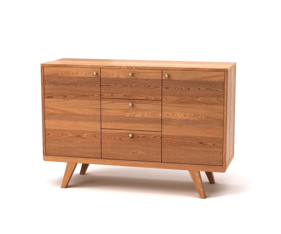 Комод на деревянных ножках