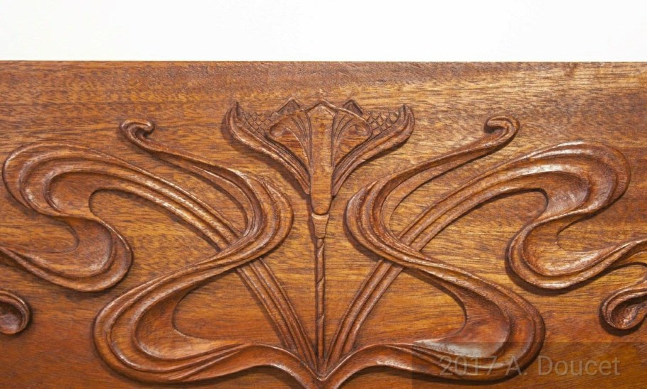 Резьба по дереву в стиле Модерн