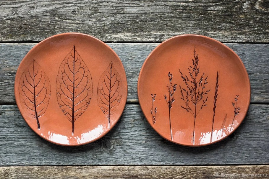 Тарелка с оттиском растений