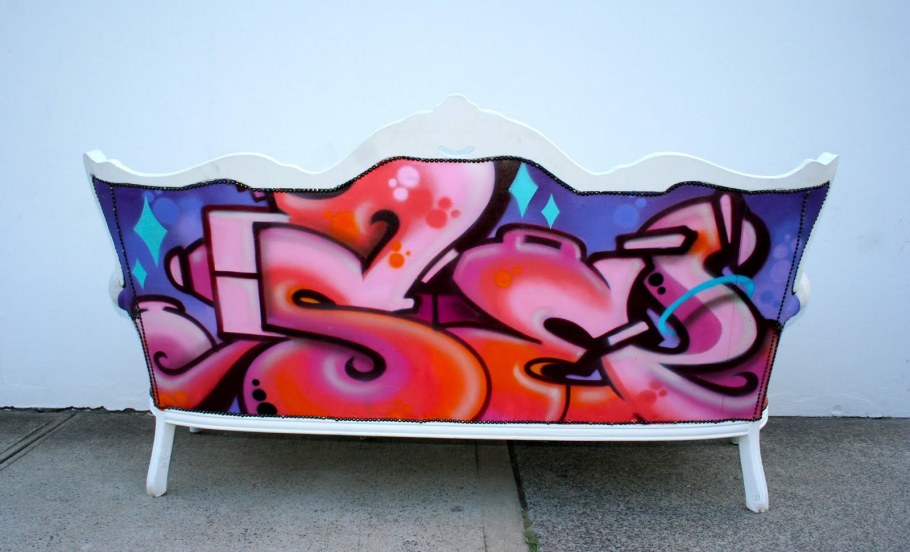 Граффити на стене в квартире