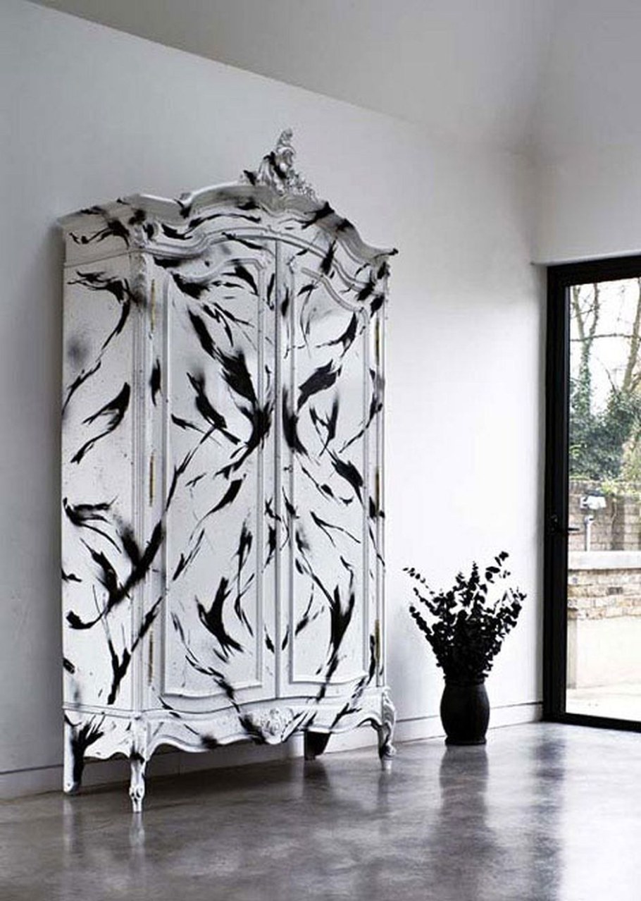 Граффити на мебели кресло-мешок