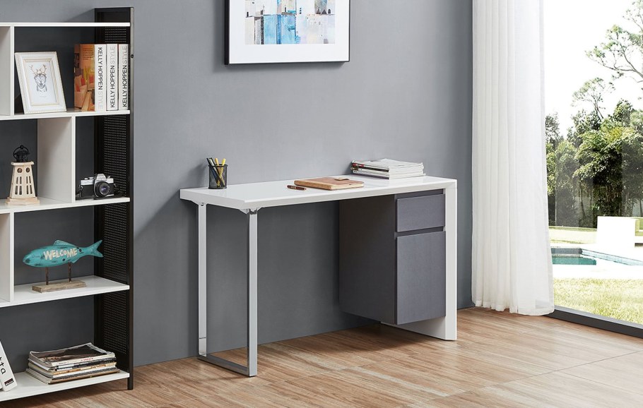 Маленький стеллаж на стол