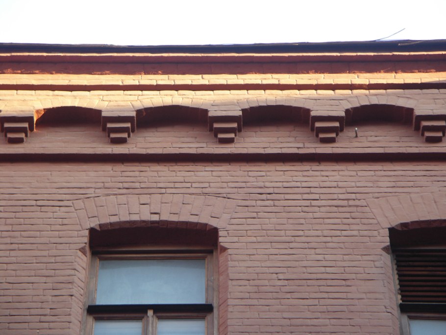 Устройство мелких покрытий свесы из листовой оцинкованной стали