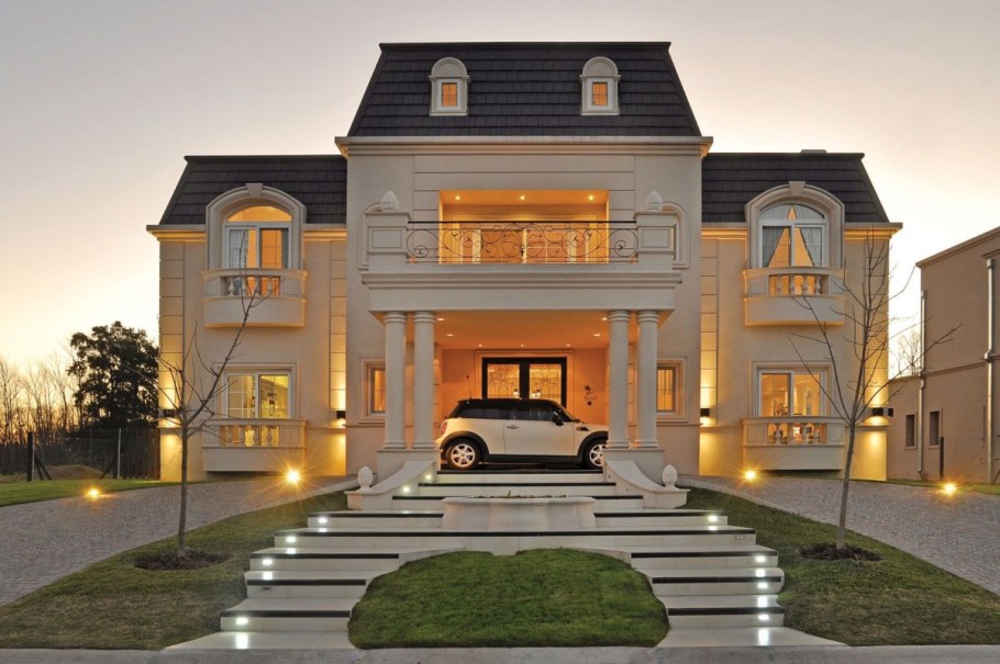 Маленький двухэтажный домик