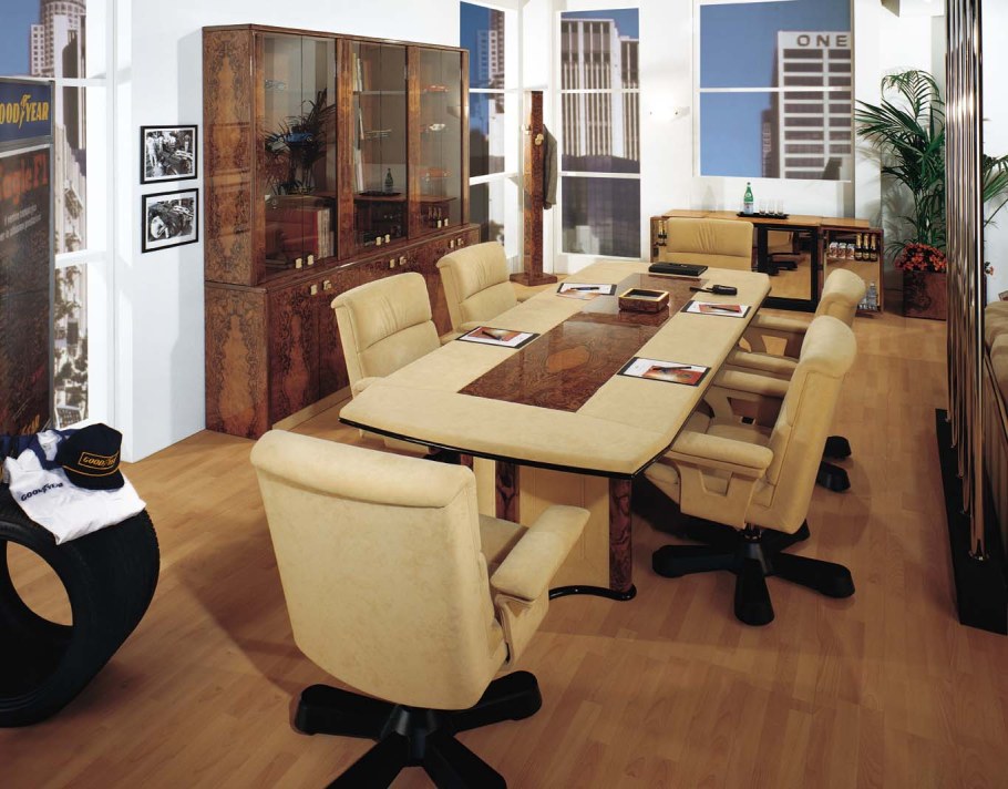 Кухня из МДФ Крашеного «Орион» NCS s3005-g50y матовый/RAL 9003