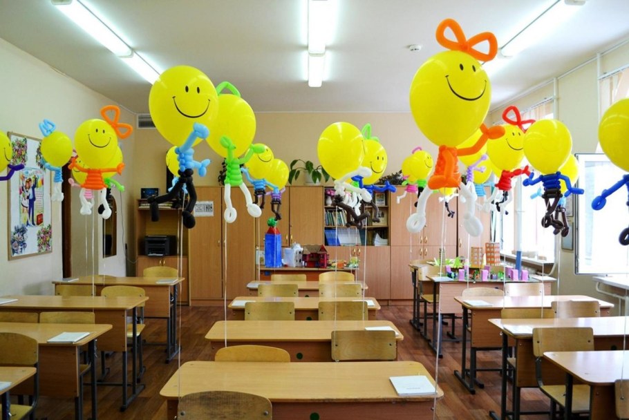 Украшение класса шарами