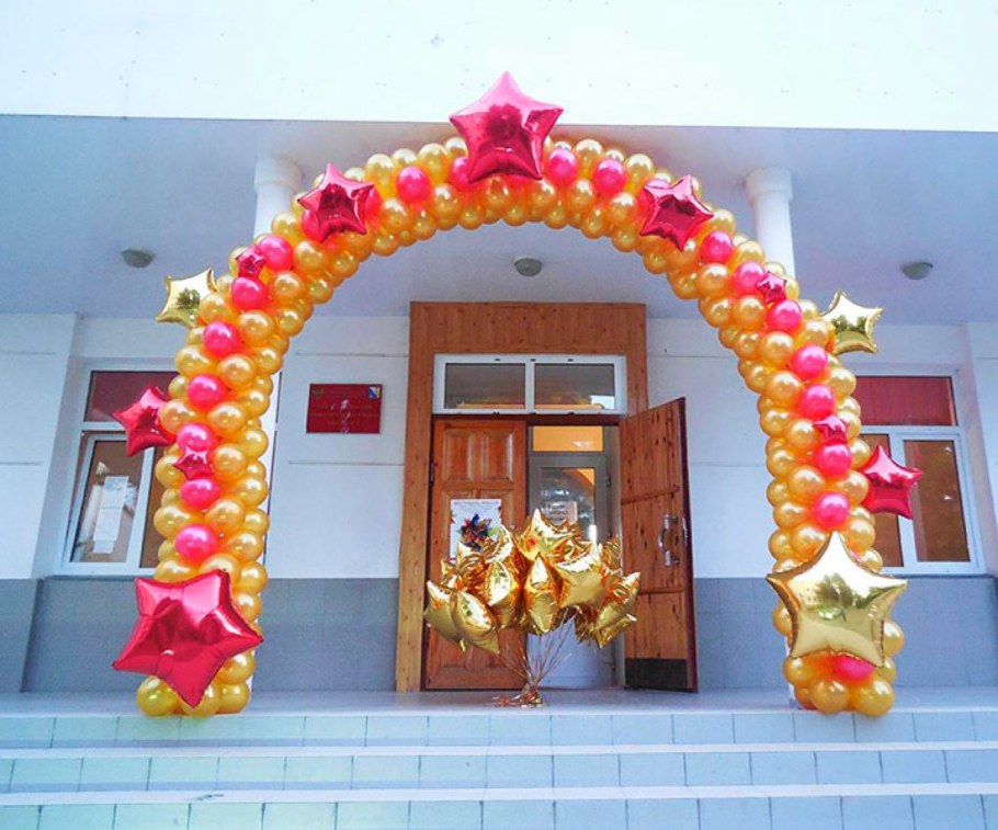 Украшение витрин к 8 марта