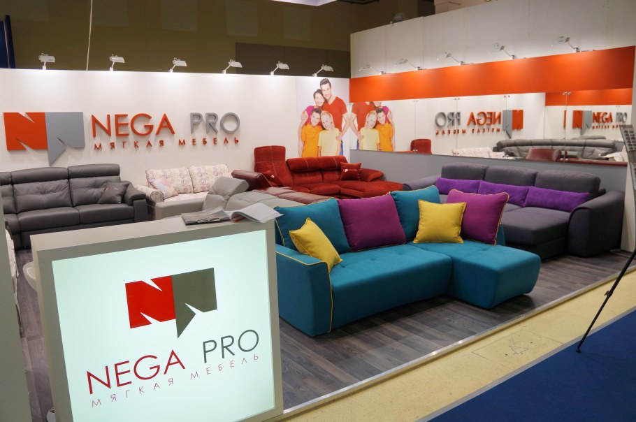 Оформление мебельного магазина