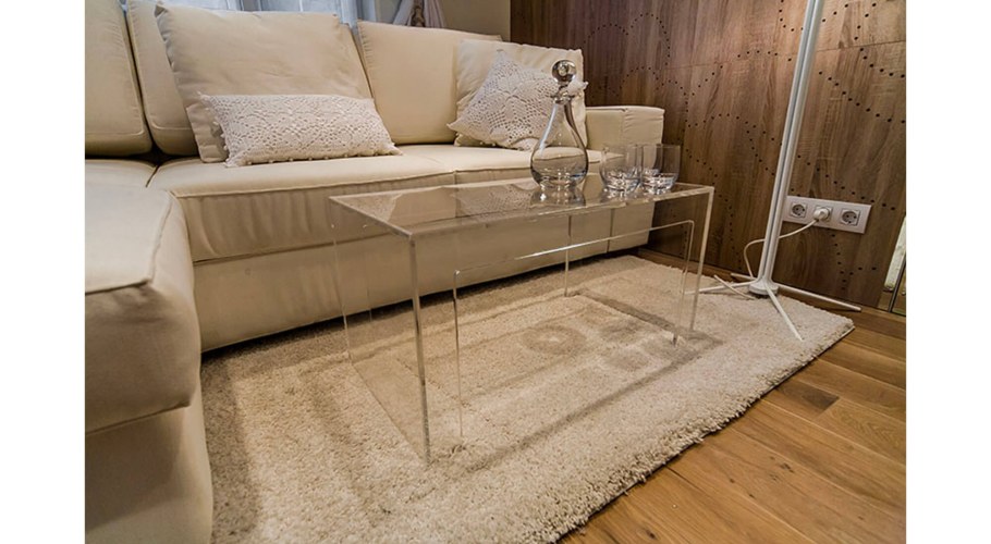 Коврик перед диваном в гостиной