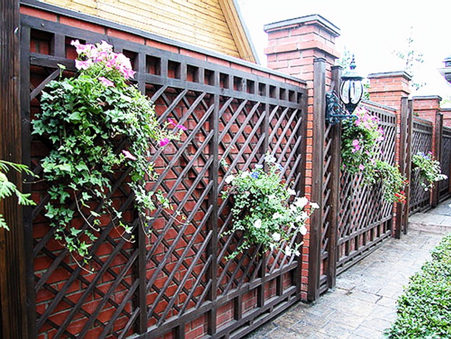 Декор забора из профнастила