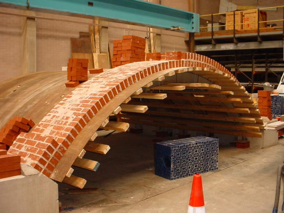 Клиновые кирпичи