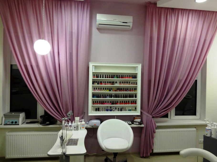 Интерьер салона маникюра в стиле лофт