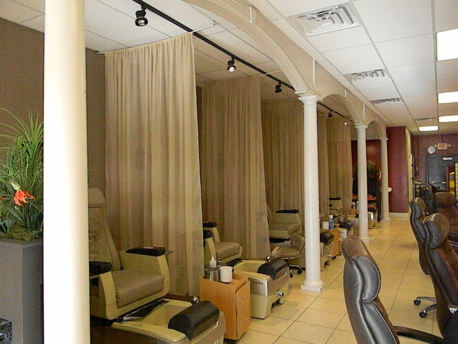 Интерьер салона красоты зонирование маникюра