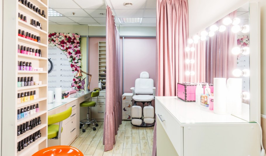 Зонирование в кабинете маникюра