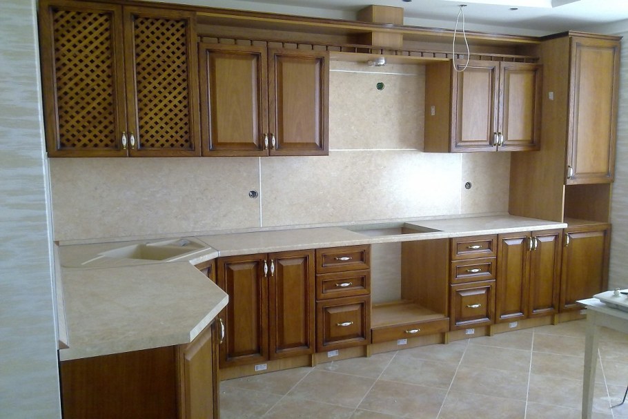 Собранный кухонный гарнитур