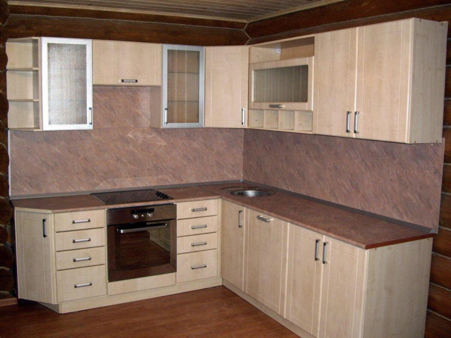 Собранный кухонный гарнитур