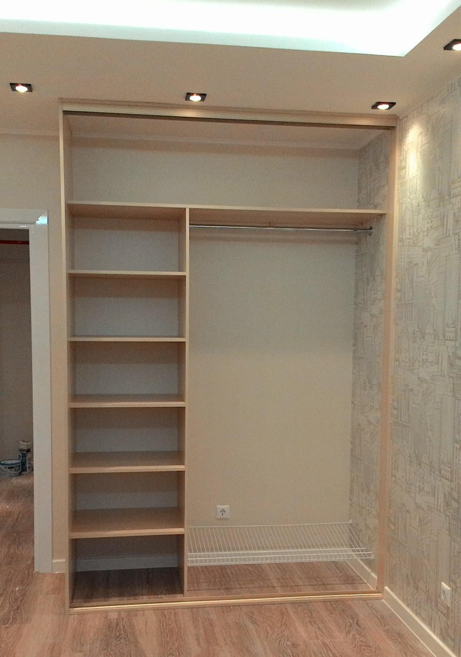 Шкаф встроенный в нишу