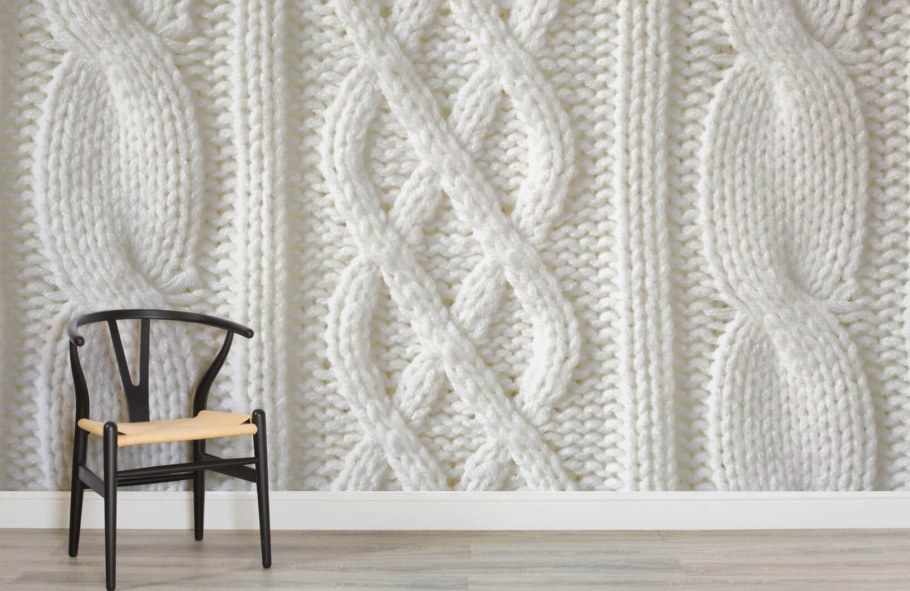 На стену -вязаное полотно