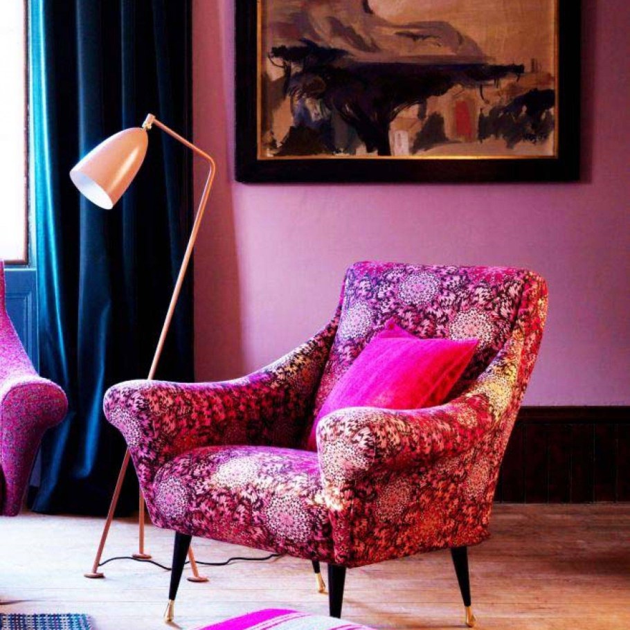 Цветные кресла в интерьере