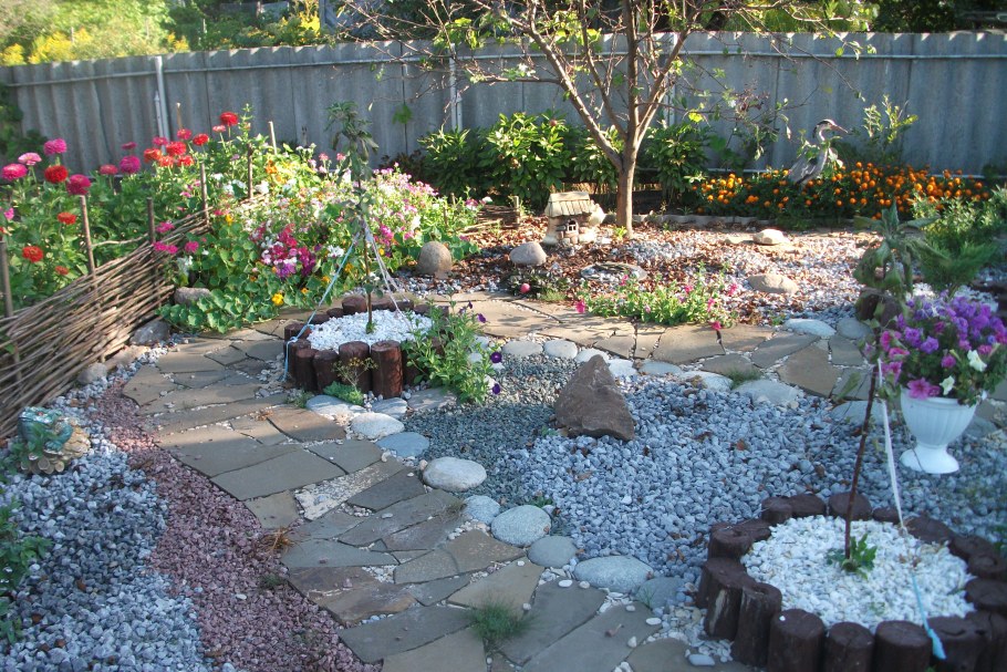 Деревянные дорожки в саду