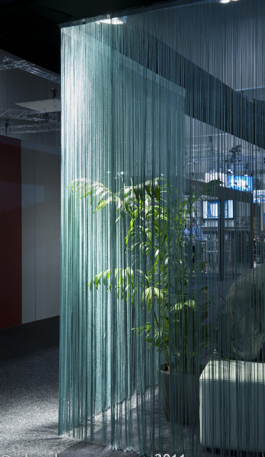 Разделительная штора в комнате