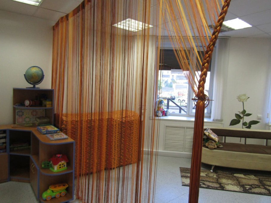 Нитяные шторы для зонирования пространства