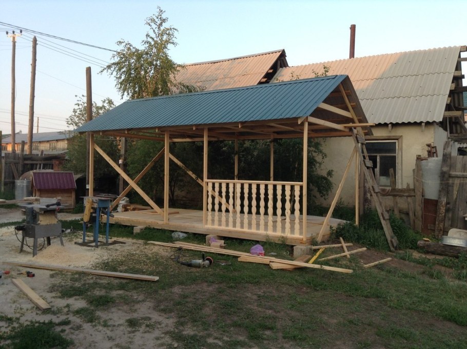 Пристройка к беседке на даче